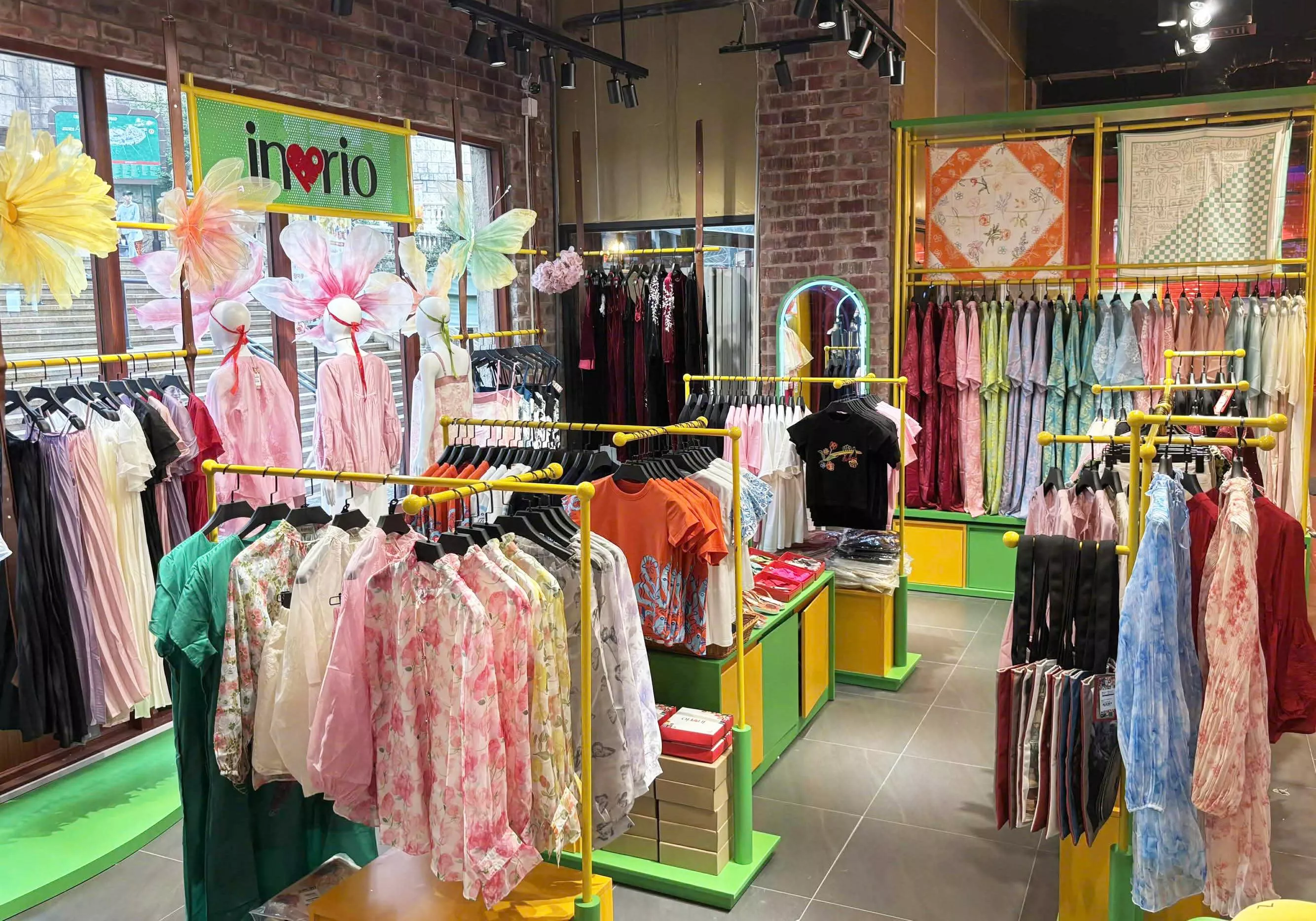 CỦA HÀNG THỜI TRANG